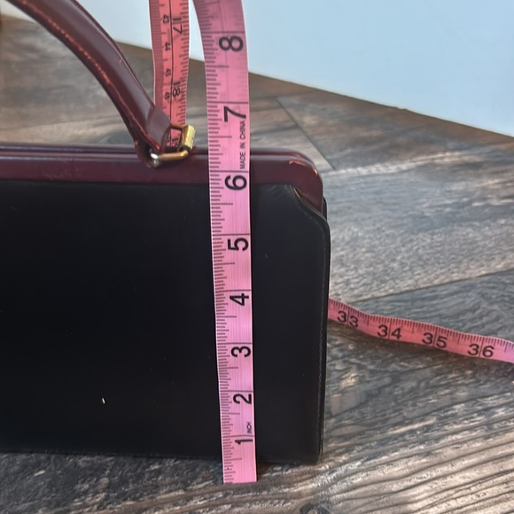 Vintage Palizzio by New York Over the Shoulder Purse With Gold Latch - Picture 12 of 13